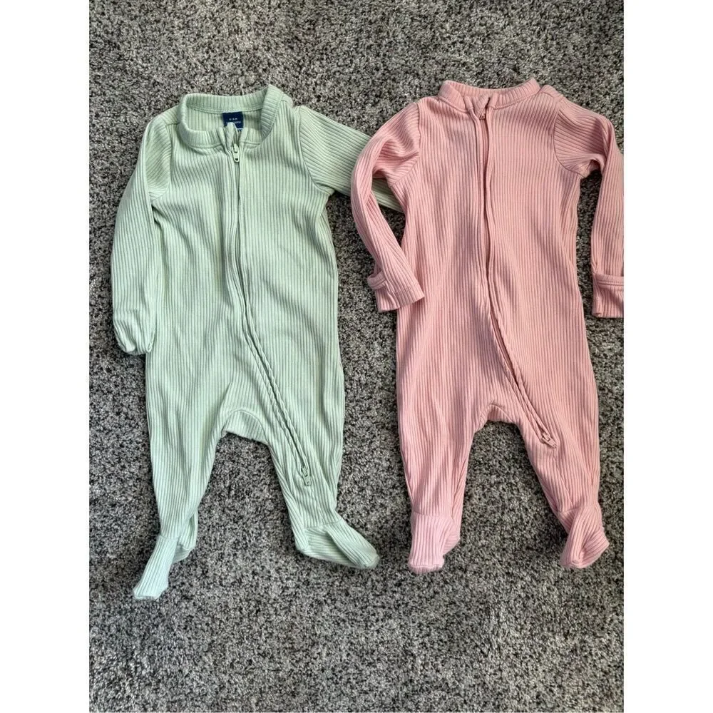 ❤️Old Navy Infant Ribbed Onesie 0-3M